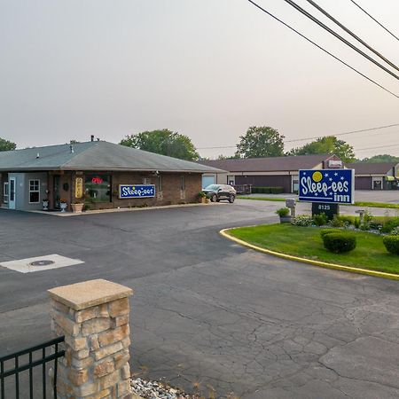 Sleep-Ees Inn, Saginaw & Frankenmuth Exterior photo