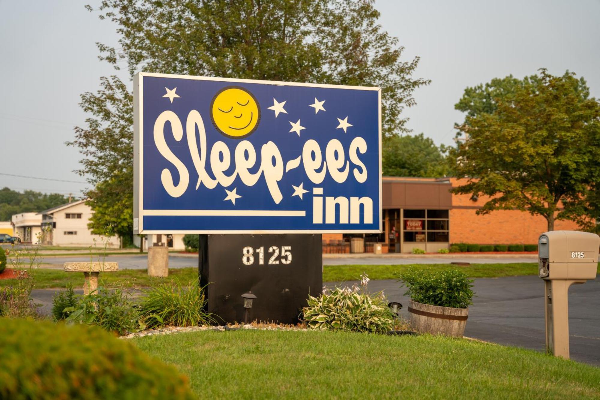 Sleep-Ees Inn, Saginaw & Frankenmuth Exterior photo