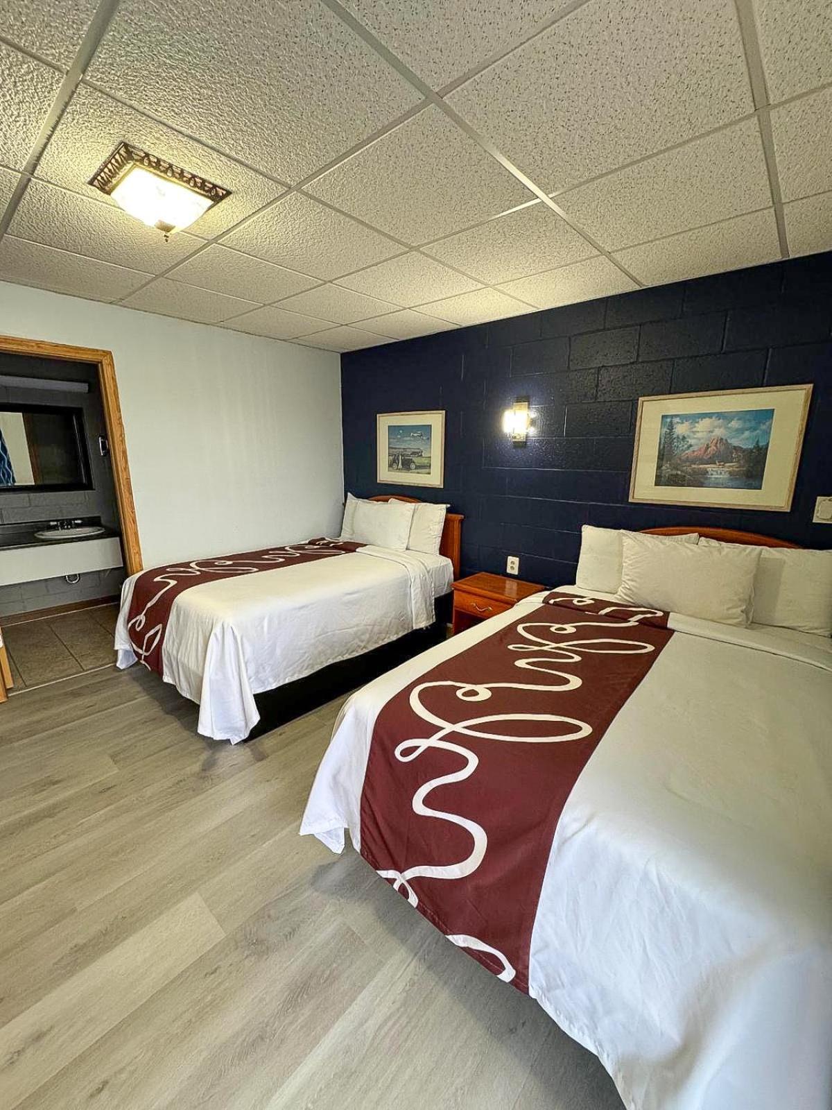 Sleep-Ees Inn, Saginaw & Frankenmuth Exterior photo